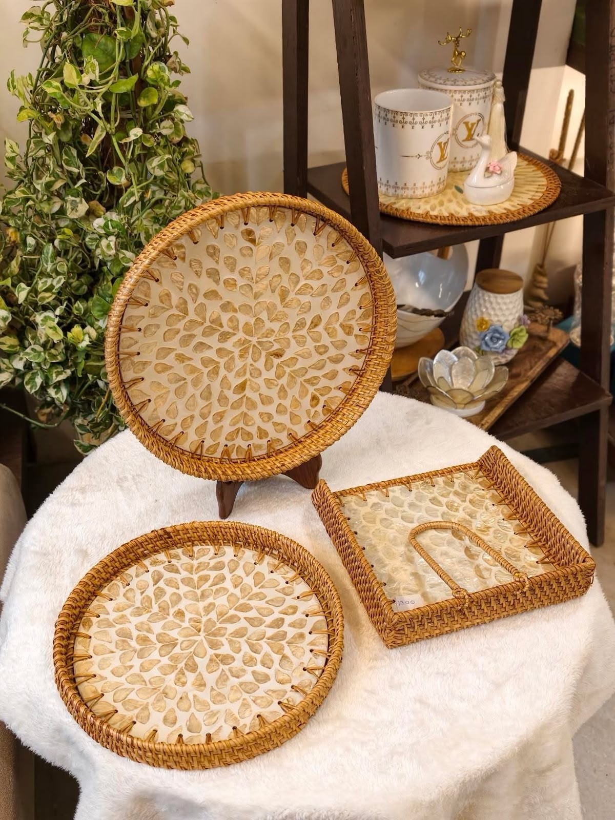 Tray Set with Tissue Box
